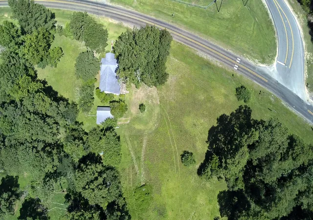 24th image of 809 W Elder, Colmesneil, TX 75938 | MLS# 71316153