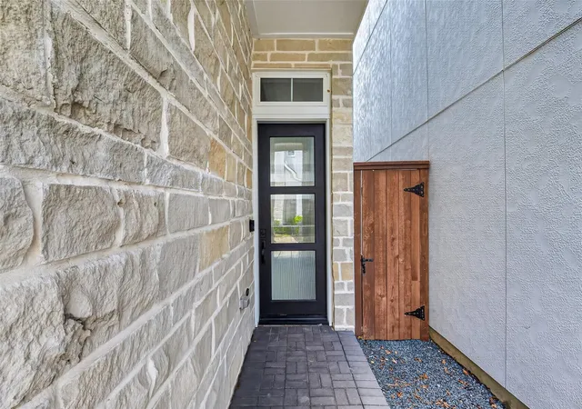 Photo 3 of Single family home for sale at 3615 Cambridge Gate Ln, Houston, TX 77055 | MLS# 13323903 | Listing updated on 2026-09-13