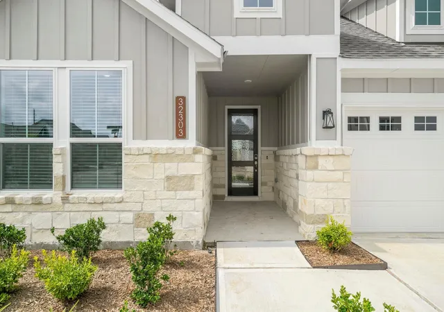 Photo 3 of Single family home for sale at 32303 Clouser Minnow Ct, Fulshear, TX 77441 | MLS# 69408011 | Listing updated on 2026-09-19