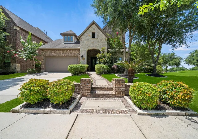 Photo 3 of Single family home for sale at 17139 Upton Hl Dr, Cypress, TX 77433 | MLS# 35469059 | Listing updated on 2026-08-25