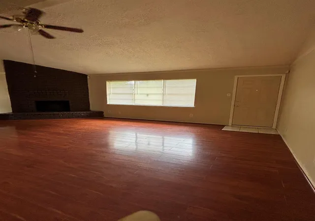 Photo 4 of Single family home for sale at 811 Whispering Pine Dr, Missouri City, TX 77489 | MLS# 79738530 | Listing updated on 2026-10-08