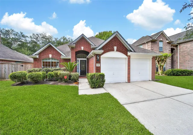 2nd image of 15427 Truslow Point Ln, Sugar Land, TX 77478 | MLS# 27984905