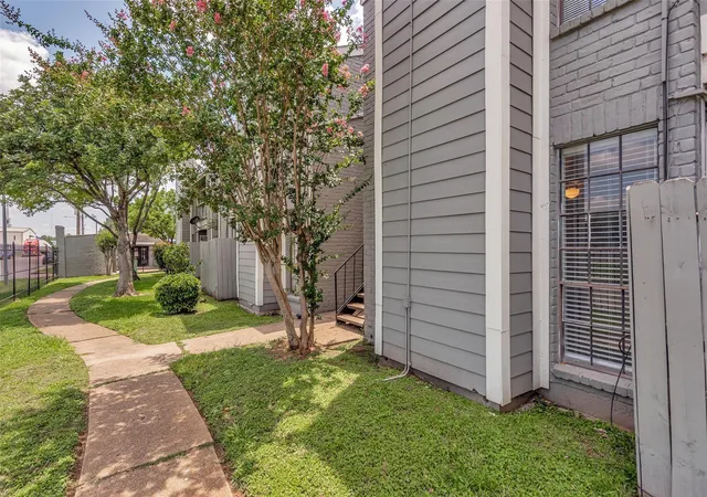 2nd image of 12500 Sandpiper Dr, Houston, TX 77035