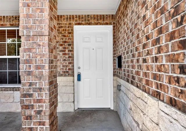 Photo 4 of Sale Pending at 1302 Shearn St, Houston, TX 77007 | MLS# 28137049 | Listing updated on 2026-09-01