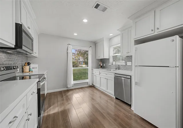 Photo 3 of Single family home for sale at 1719 Eastvale Dr, Spring, TX 77386 | MLS# 30678819 | Listing updated on 2026-09-19
