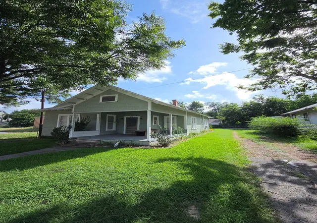 Photo 1 of Single family home for sale at 421 S La Salle, Navasota, TX 77868 | MLS# 82740828 | Listing updated on 2026-09-05