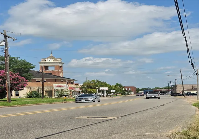 Photo 2 of Single family home for sale at 421 S La Salle, Navasota, TX 77868 | MLS# 82740828 | Listing updated on 2026-09-05