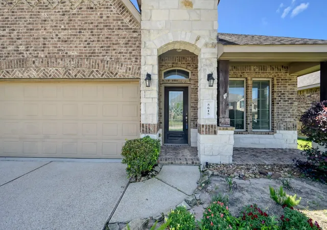 Photo 3 of Sale Pending at 5615 Glenfield Spring Ln, Spring, TX 77389 | MLS# 40142842 | Listing updated on 2026-09-08