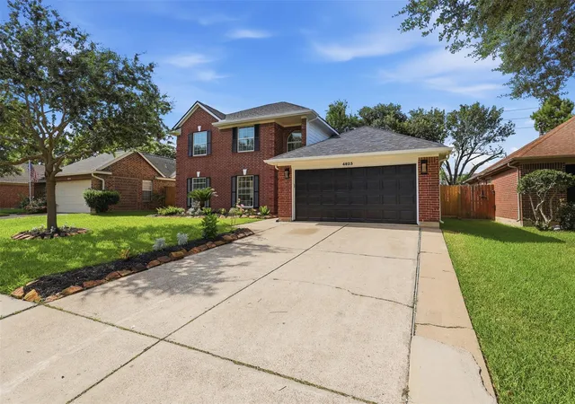 2nd image of 4823 Meadowglen Dr, Pearland, TX 77584 | MLS# 38326302