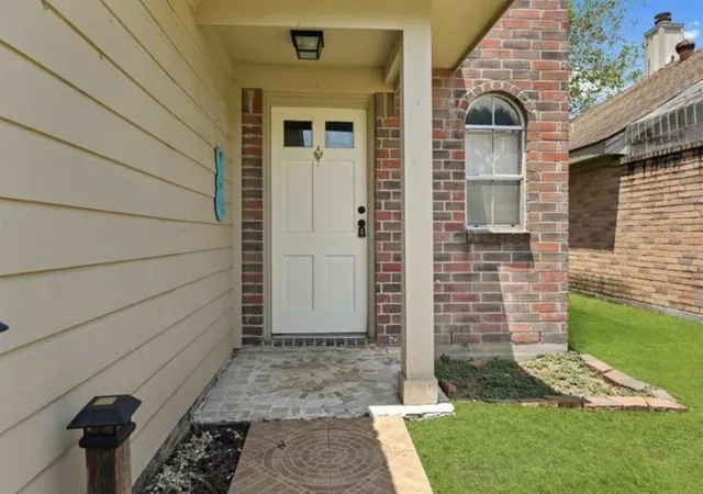 Photo 3 of Single family home for sale at 2106 Tomlinson Trail Dr, Houston, TX 77067 | MLS# 6035669 | Listing updated on 2026-09-19