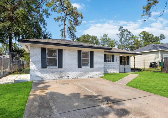 Photo 3 of Single family home for sale at 7639 Bigwood St, Houston, TX 77016 | MLS# 7577103 | Listing updated on 2026-06-13