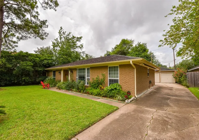 3rd image of 9030 Quebec Dr, Houston, TX 77096 | MLS# 79018049
