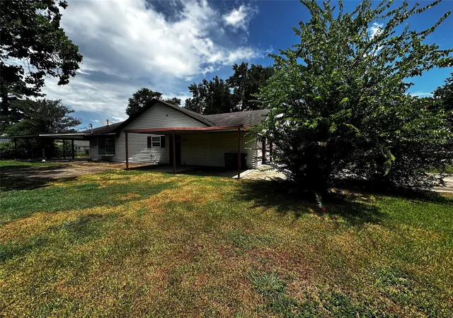 Photo 3 of Single family home for sale at 205 Honeysuckle Dr, Baytown, TX 77520 | MLS# 87402370 | Listing updated on 2026-09-10