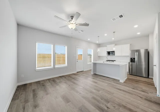 5th image of 3325 Young Clover Wy, Houston, TX 77047 | MLS# 75096387