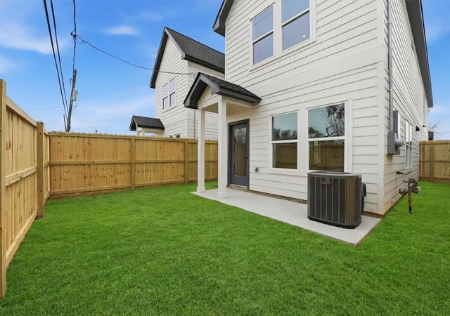 25th image of 528 N 4th St, La Porte, TX 77571 | MLS# 35845701