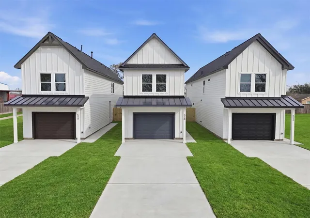 2nd image of 528 N 4th St, La Porte, TX 77571 | MLS# 35845701
