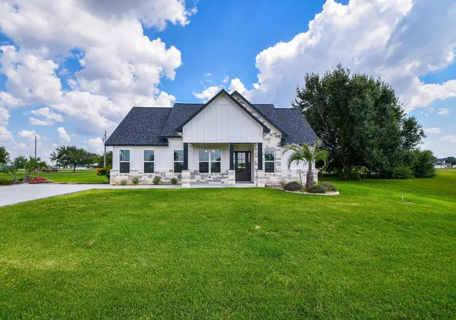 Photo 1 of Single family home for sale at 595 Buckskin Dr, Palacios, TX 77465 | MLS# 91327251 | Listing updated on 2026-08-27