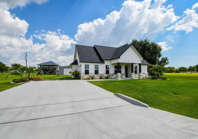 Photo 2 of Single family home for sale at 595 Buckskin Dr, Palacios, TX 77465 | MLS# 91327251 | Listing updated on 2026-08-27