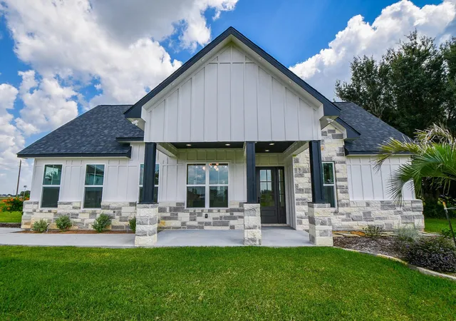 Photo 3 of Single family home for sale at 595 Buckskin Dr, Palacios, TX 77465 | MLS# 91327251 | Listing updated on 2026-08-27