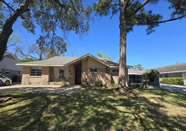 1st image of 5566 Beechnut St, Houston, TX 77096 | MLS# 57438454