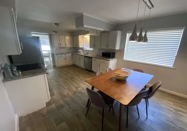 4th image of 5566 Beechnut St, Houston, TX 77096 | MLS# 57438454