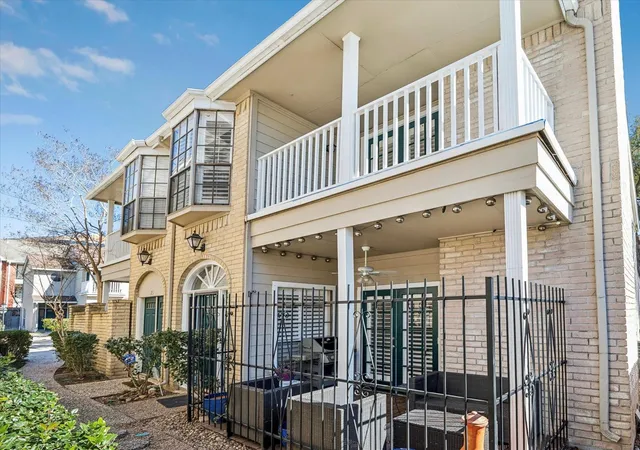 1st image of 2220 Bering Dr #26, Houston, TX 77057 | MLS# 14095365