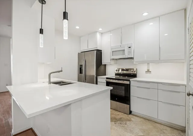 3rd image of 2220 Bering Dr #26, Houston, TX 77057 | MLS# 14095365