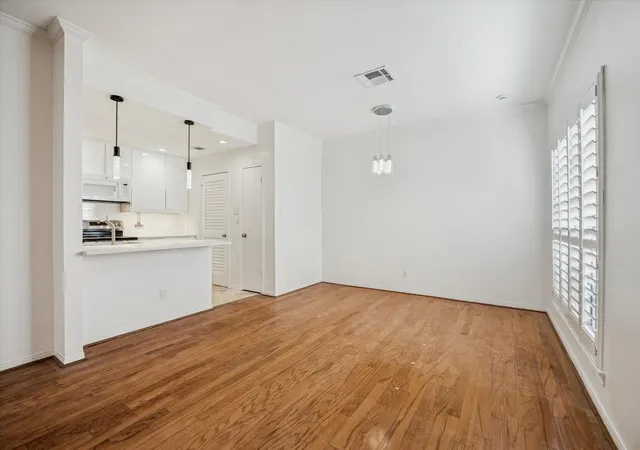 4th image of 2220 Bering Dr #26, Houston, TX 77057 | MLS# 14095365