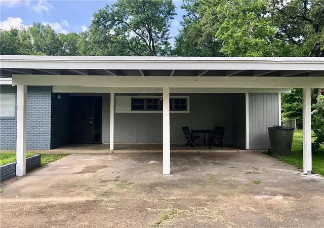 2nd image of 807 Vine St, Bryan, TX 77802 | MLS# 26390093