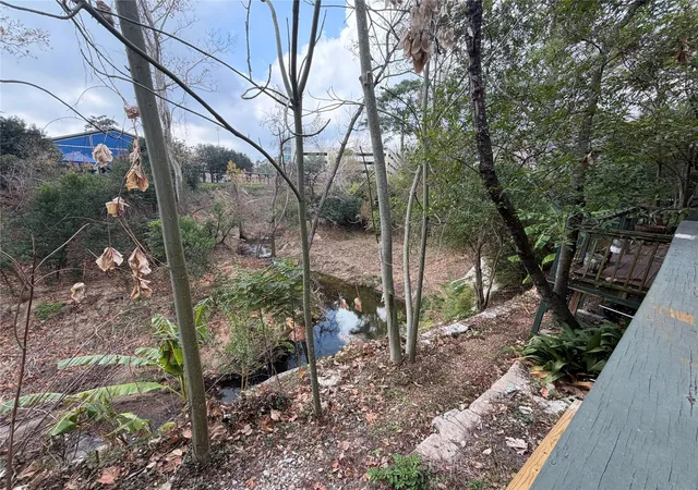 2nd image of 8225 Kingsbrook Rd, Houston, TX 77024