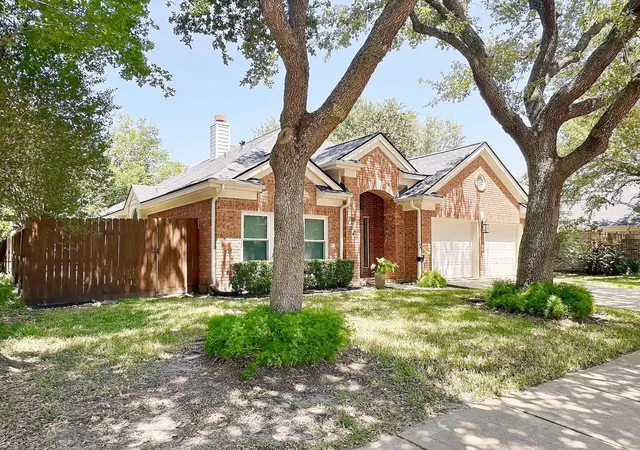 Photo 3 of Single family home for sale at 14122 Manderly Dr, Houston, TX 77077 | MLS# 3881356 | Listing updated on 2026-09-08