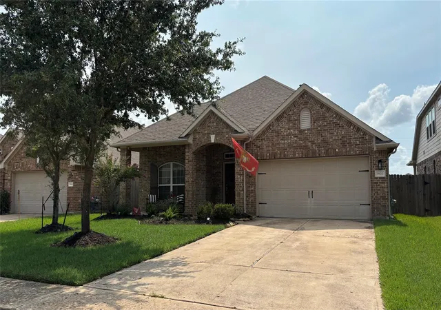 Homes for sale in Rosharon, TX | 9810 Shimmering Lakes Dr, Rosharon, TX 77583 | MLS# 93414623