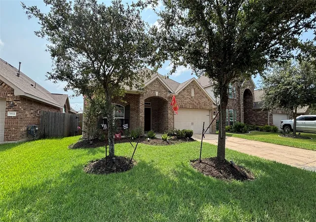 Homes for sale in Rosharon, TX | 9810 Shimmering Lakes Dr, Rosharon, TX 77583 | MLS# 93414623