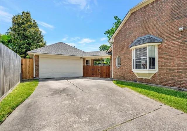 Photo 2 of Single family home for sale at 11827 Orchard Mountain Dr, Houston, TX 77059 | MLS# 91342769 | Listing updated on 2026-09-19