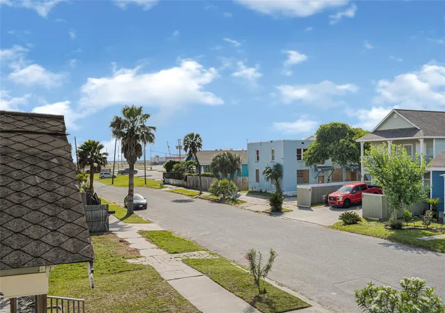 4th image of 3624 Avenue S 1/2, Galveston, TX 77550 | MLS# 45529261