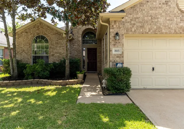 Photo 4 of Single family home for sale at 803 Pickett Hill Lane Lane, Rosenberg, TX 77469 | MLS# 87067802 | Listing updated on 2026-09-08