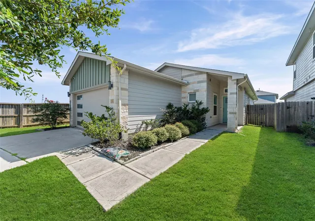 4th image of 12503 Newport Arch Ln, Houston, TX 77047 | MLS# 46613438
