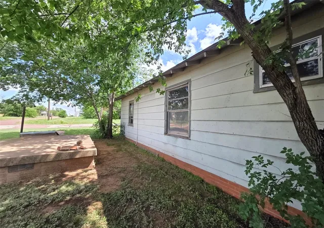 Homes for sale in Electra, TX | 619 N Dunbar St, Electra, TX 76360 | MLS# 80773286