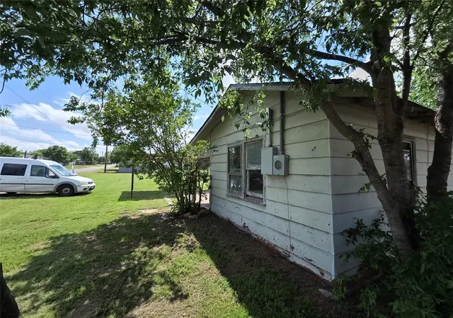 Photo 9 of Single family home for sale at 619 N Dunbar St, Electra, TX 76360 | MLS# 80773286 | Listing updated on 2026-07-31