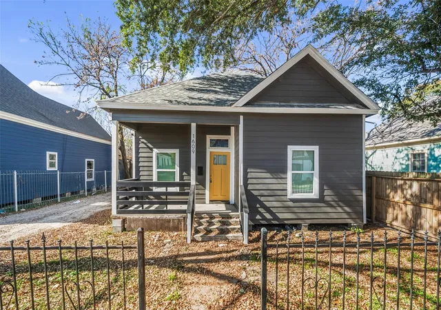 Photo 1 of Single family home for sale at 1609 Chapman St, Houston, TX 77009 | MLS# 21133668 | Listing updated on 2026-07-31