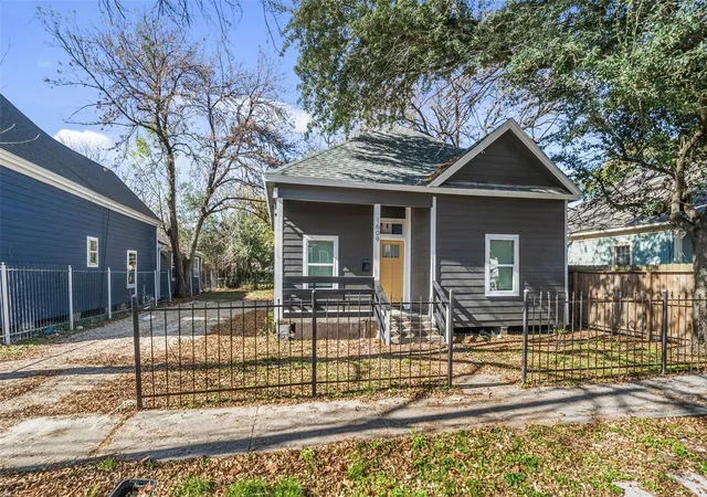 Photo 2 of Single family home for sale at 1609 Chapman St, Houston, TX 77009 | MLS# 21133668 | Listing updated on 2026-07-31
