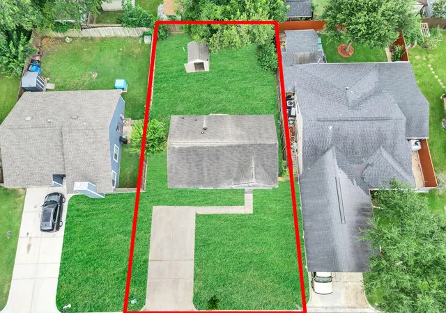 Photo 3 of Single family home for sale at 3207 Brookston St, Houston, TX 77045 | MLS# 23487737 | Listing updated on 2026-08-25