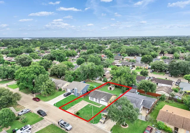 Photo 3 of Single family home for sale at 3207 Brookston St, Houston, TX 77045 | MLS# 23487737 | Listing updated on 2026-08-25