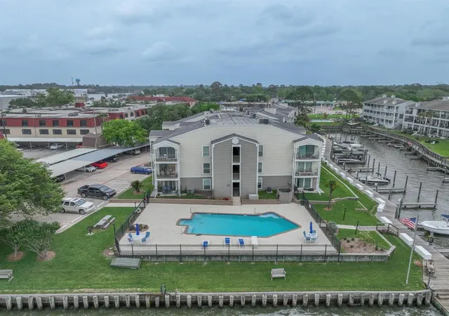 1st image of 114 Yacht Club Ln #114, El Lago, TX 77586 | MLS# 30426419