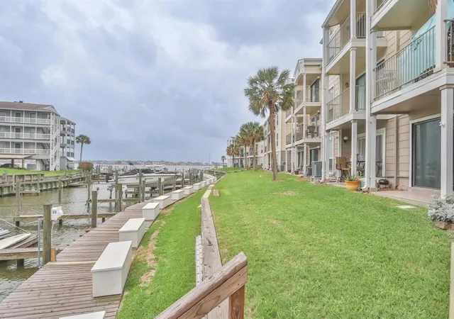 2nd image of 114 Yacht Clb Ln, El Lago, TX 77586