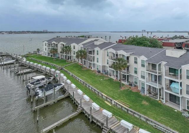4th image of 114 Yacht Club Ln #114, El Lago, TX 77586 | MLS# 30426419