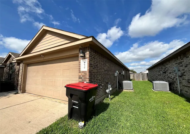 Photo 2 of Sale Pending at 1639 Mustang Cyn Way, Houston, TX 77049 | MLS# 2808758 | Listing updated on 2026-08-13