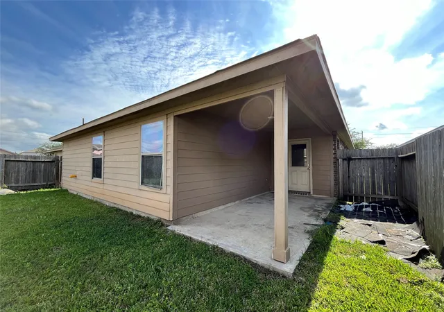 Photo 3 of Sale Pending at 1639 Mustang Cyn Way, Houston, TX 77049 | MLS# 2808758 | Listing updated on 2026-08-13
