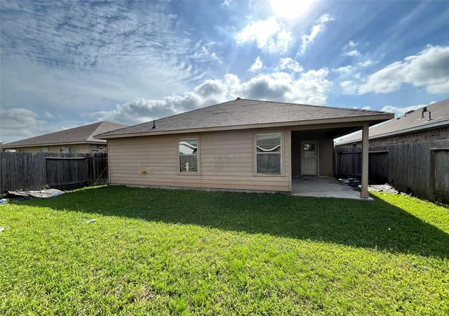 Photo 3 of Sale Pending at 1639 Mustang Cyn Way, Houston, TX 77049 | MLS# 2808758 | Listing updated on 2026-08-13