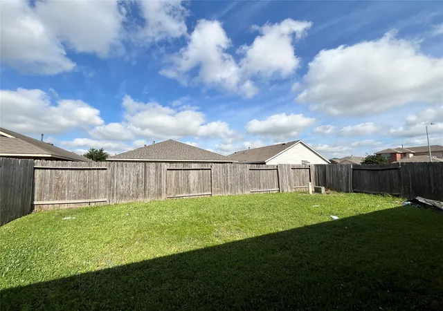 Photo 4 of Sale Pending at 1639 Mustang Cyn Way, Houston, TX 77049 | MLS# 2808758 | Listing updated on 2026-08-13